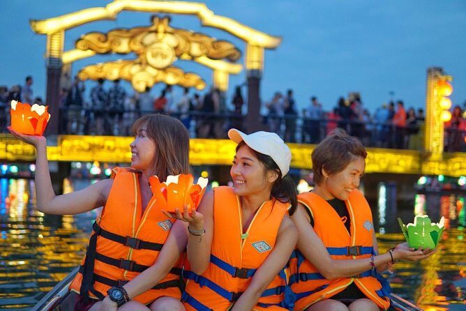 Coconut Basket boat, City tour, Boat ride, Night market from DN - Local Home Cooking and the Food Plan That Actually Fills You