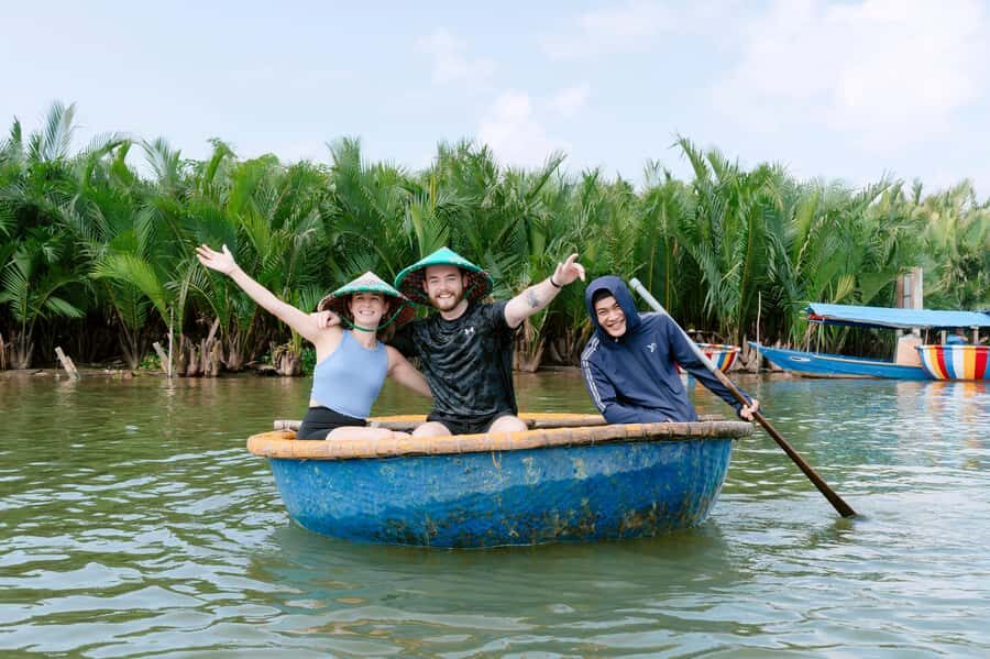 COOKING CLASS -BASKET BOAT - Lantern-making with local people: the part you’ll remember on the walk home