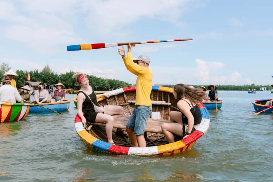 COOKING CLASS -BASKET BOAT - Your timing: morning start, lunch-to-lantern flow