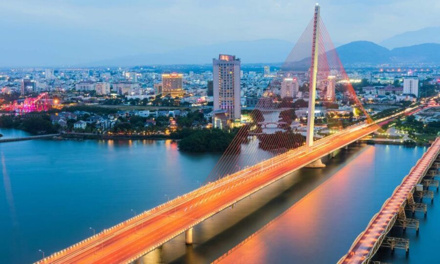 Da Nang: 5-Hour Guided Night Tour - My Khe Beach in 15 minutes: short, scenic, and intentional