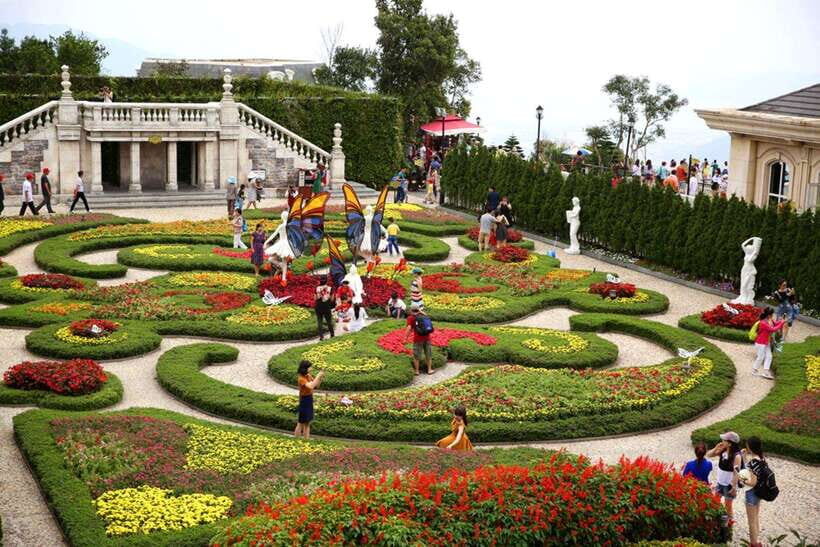 Da Nang: Bana Hills Full-Day Experience with Buffet Lunch - Entering Ba Na Hills: the Golden Bridge moment