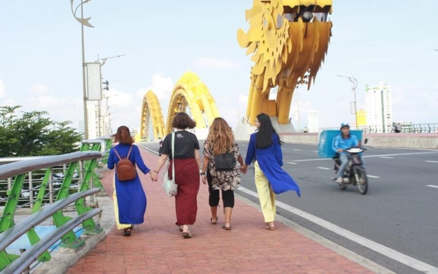 Da Nang By Night & Han River Dragon Cruise with a local food - The light dinner: noodles, green ice tea, and keeping energy for the cruise