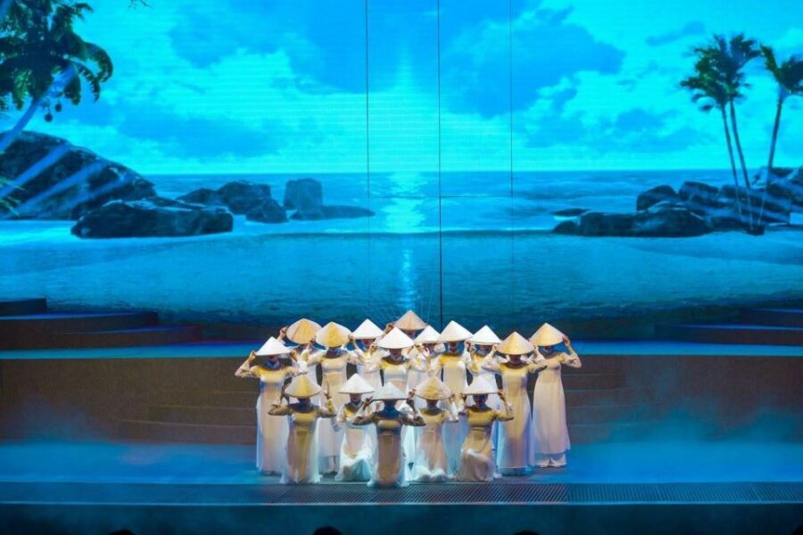 Da Nang: Charming Danang Show Ticket - After the show: a quick cast moment you might enjoy