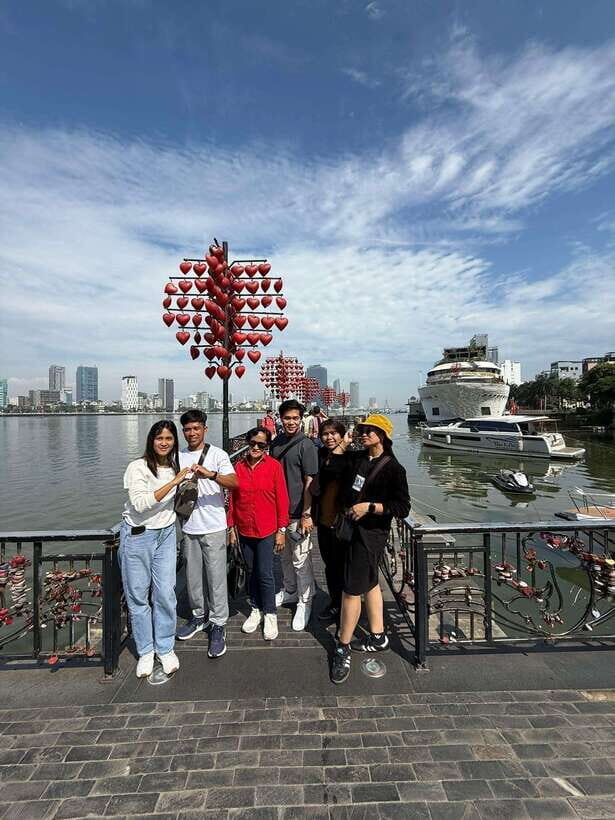 Da Nang City Sightseeing Private Tour with Female Tour Guide - My Khe Beach drive plus noodles: simple, satisfying, and well-timed