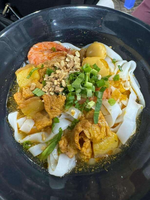 Da Nang City Street Food Tour With Live Music Tien Sa Show - The food plan: what 5–10 tastings actually means