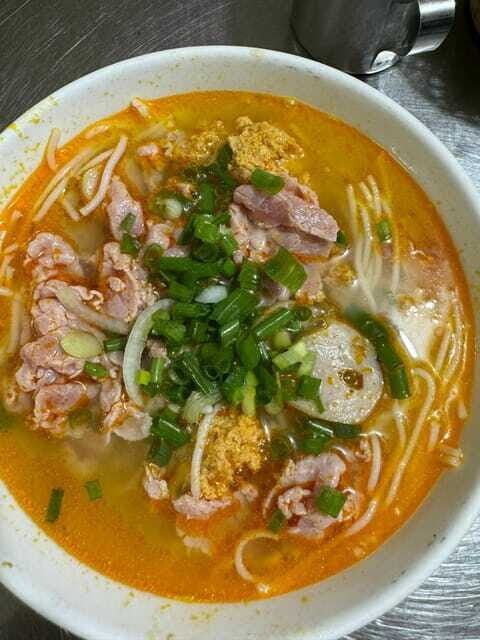 Da Nang City Street Food Tour With Live Music Tien Sa Show - Dress code and on-the-ground rules that keep the tour easy