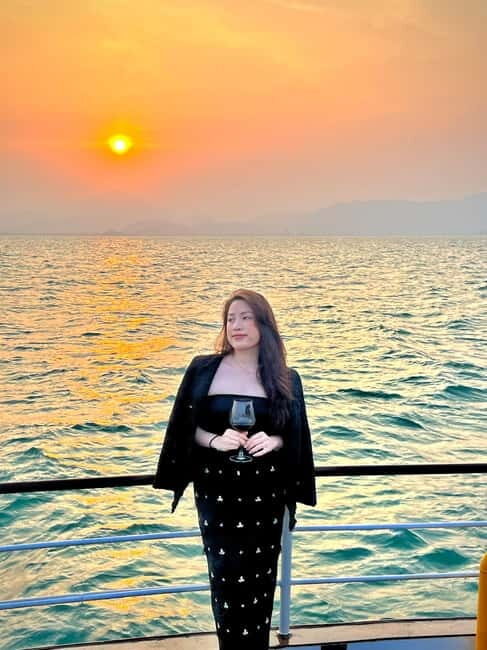 Da Nang: Experience a Magical Sunset Dinner Cruise in DN Bay - Poseidon Cruise Check-In at 36 Bach Dang Street