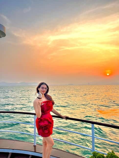 Da Nang: Experience a Magical Sunset Dinner Cruise in DN Bay - Rules on board and what not to bring