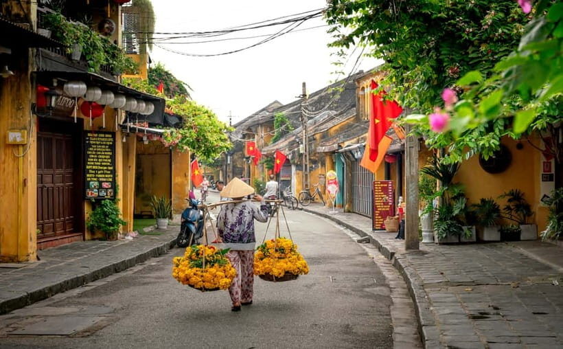 Da Nang: Hoi An Ancient Town, Coconut Jungle & Lanterns - Cam Thanh Coconut Village: basket boats and working waterways