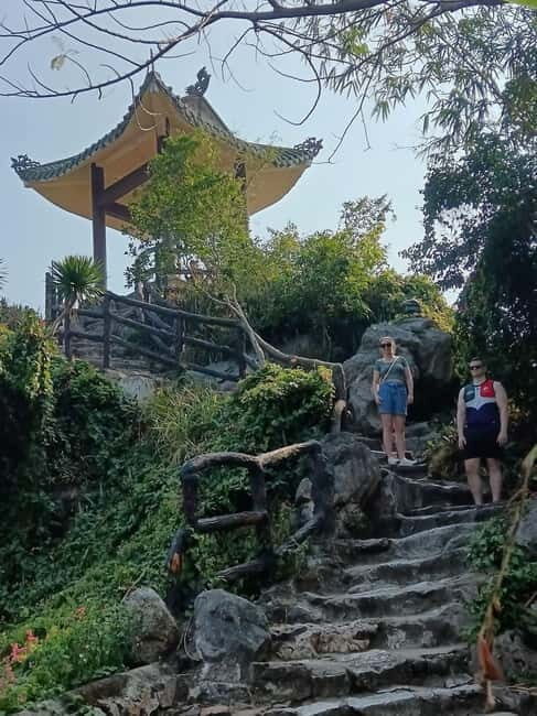 Da Nang/Hoi An: Lady Buddha -Marble Mountain - Am Phu Cave - Stone factories and sculpture shops: the craft behind the souvenirs
