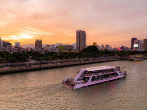 Da Nang: Poseidon Cruise with Dinner and Dragon Bridge Show - Set menu dinner choices: salmon or lobster, and what to expect