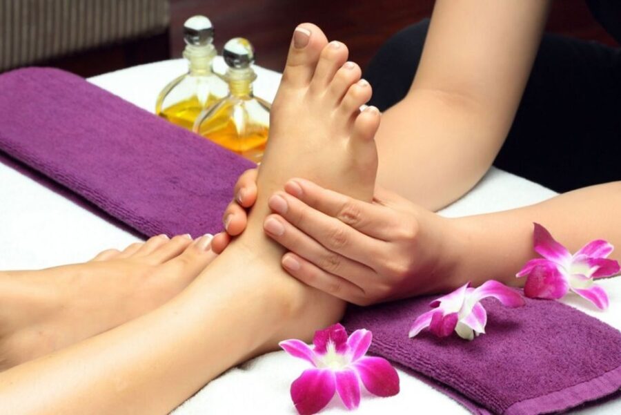 Da Nang: Relax with 60 minutes Foot Massage - Finding 34 Do Bi Street: Meeting Point Tip