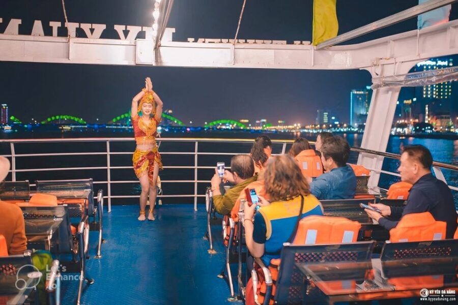 Da Nang: Scenic Han River Night Cruise On My Xuan Cruise. - The Pre-Cruise Stretch: Photo Stop, Coffee/Cocktail, Safety Briefing