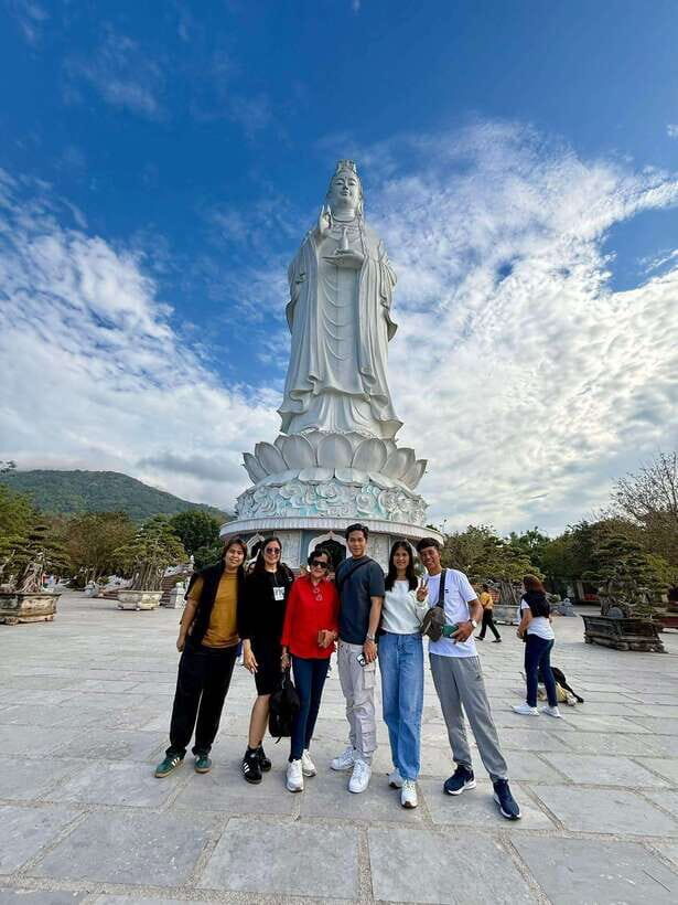 Da Nang Street Food Private Tour With Female Tour Guide - My Khê Beach for 15 Minutes (Stop 4): Stretch Your Legs and Reset
