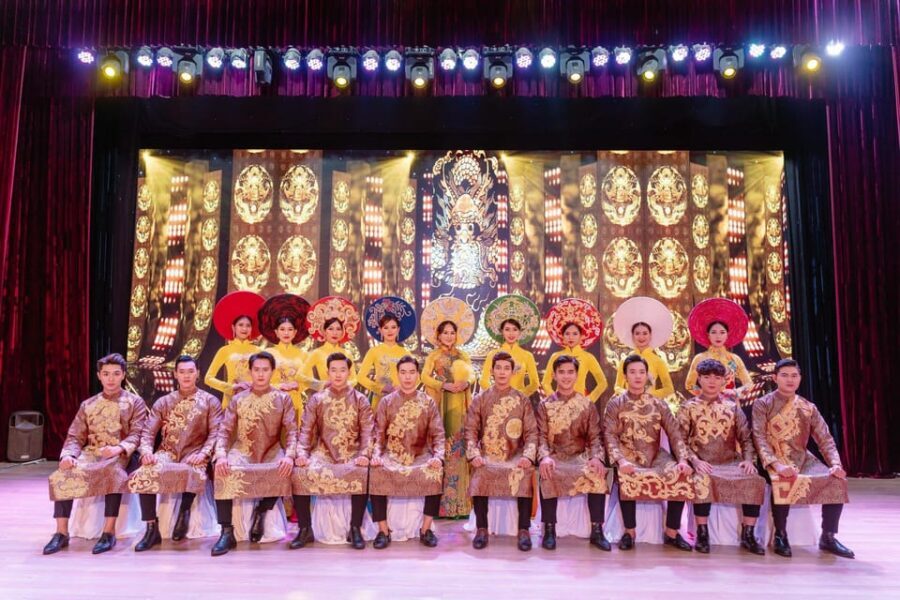 Da Nang "The Ao Dai" Show: Timeless Vietnamese Elegance - 300 Years of Ao Dai: Old Market Life and Everyday Elegance
