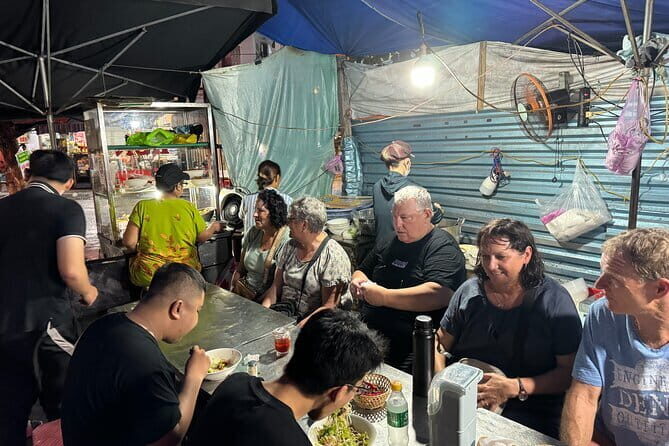 Danang Food Tour With Local Students - Chợ Cồn in Hai Chau: ordering help for bánh bèo, nem lụi, chè