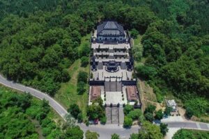 Group Tour: Visit Hue Imperial From Da Nang - Full Day Trip - Khai Dinh Tomb: the royal stop that sets the tone
