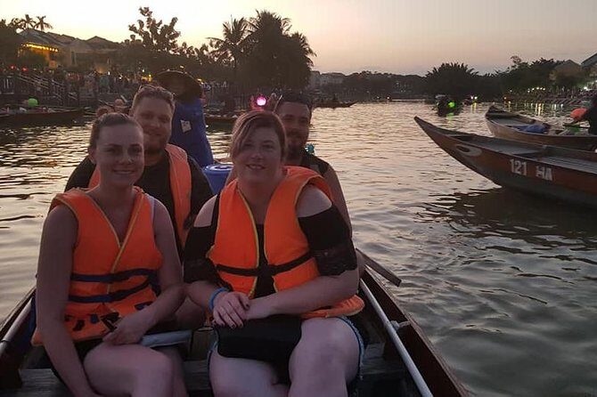 Hoi An Ancient City -Sampan Boat Ride- Night Market- Lanterns - Japanese Covered Bridge: a short stop that helps you navigate the night