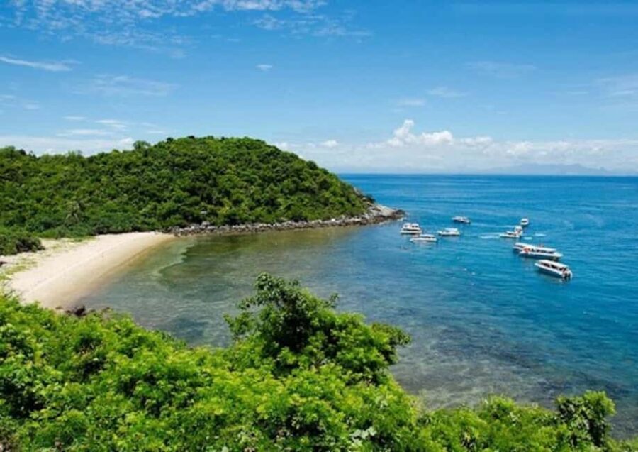 Hoi An/Da Nang: Cham Islands Snorkeling by Speedboat w Lunch - Lang Island beach time and the fishing village stop