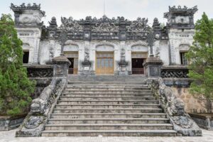 Hue City and The Citadel via Hai Van Pass Daily Small Group Tour - Entering Hue Imperial City: gates and power in the Nguyen Dynasty