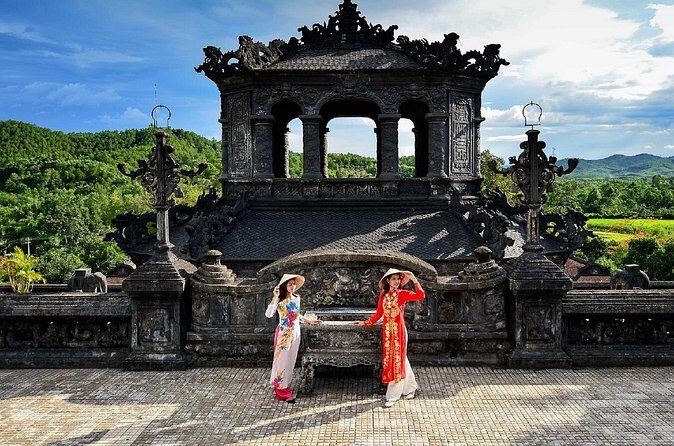 Hue Imperial City & Hai Van Pass Small Group Tour from Da Nang – Full Day - Guide power: why English explanations make the day work