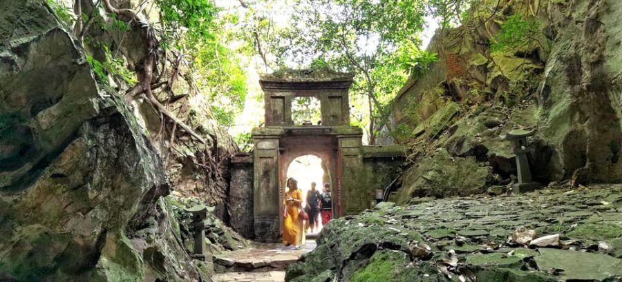 Marble Mountains - Lady Buddha - Coconut Village & Hoi An - Guides and pacing: why a small group of 15 helps