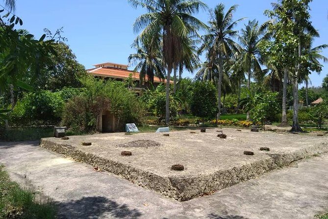 MY LAI MASSACRE Tour from Hotel in Da Nang City or Hoi An City ( Private Tour ) - What makes the guide experience practical (not just informative)