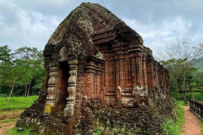 My Son Holyland , Marble Moutain,Hoi An Walking Tour with Night Market,Boat Ride - Sampan boat ride: a short cruise that adds calm between landmarks