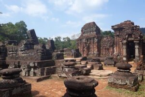 My Son Sanctuary and Marble Mountains from HOI AN OR DA NANG - The lunch setup: noodles that fit the schedule