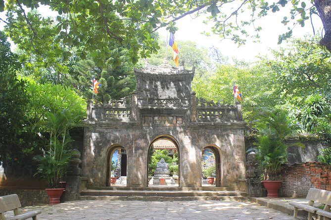 My Son Sanctuary And Marble Mountains Full-day Tour - Lunch in Da Nang before the mountains: a real break, not a detour
