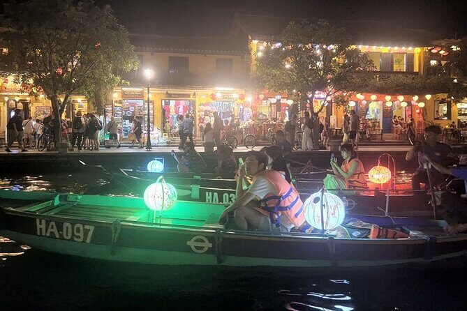 Night Boat Ride in Hoi An- Colourful Lanterns-Pick up at 16:30p.m - Tour Guide Add-On: When the Extra Commentary Is Worth $25
