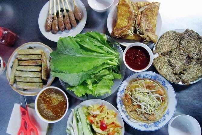 Private HoiAn Ancient Town Night Market Street food tour by Night - Hoi An ancient town food tastings on foot
